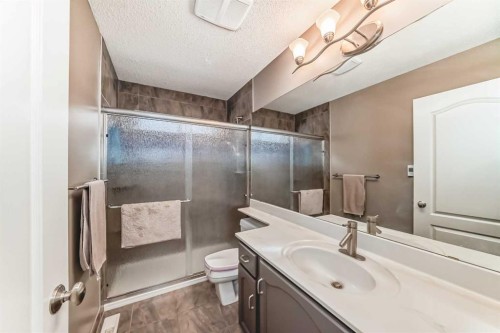 668 Scimitar Bay Nw, Calgary, AB - Indoor Photo Showing Bathroom
