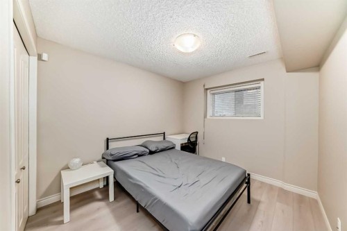 668 Scimitar Bay Nw, Calgary, AB - Indoor Photo Showing Bedroom