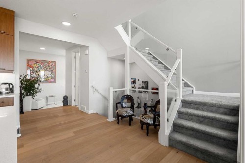 52 Evansfield Manor Nw, Calgary, AB - Indoor Photo Showing Other Room