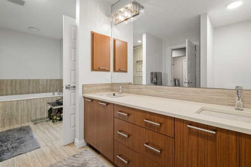 52 Evansfield Manor Nw, Calgary, AB - Indoor Photo Showing Bathroom
