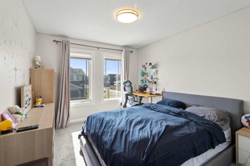 52 Evansfield Manor Nw, Calgary, AB - Indoor Photo Showing Bedroom
