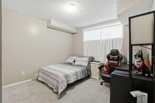 7 Bridleridge Link Sw, Calgary, AB - Indoor Photo Showing Bedroom