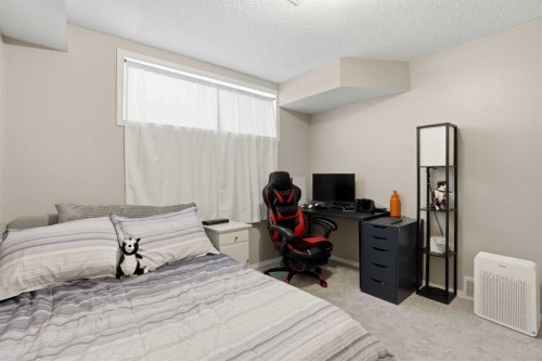 7 Bridleridge Link Sw, Calgary, AB - Indoor Photo Showing Bedroom