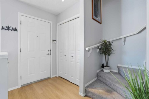 7 Bridleridge Link Sw, Calgary, AB - Indoor Photo Showing Other Room