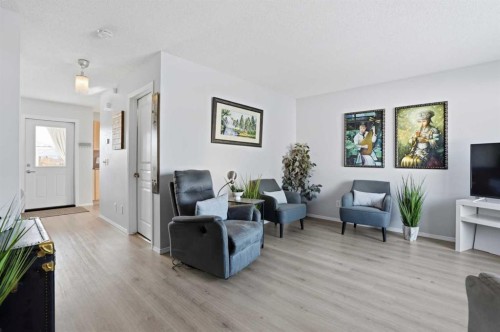 7 Bridleridge Link Sw, Calgary, AB - Indoor Photo Showing Living Room