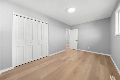 4520 Greenview Drive Ne, Calgary, AB - Indoor Photo Showing Other Room