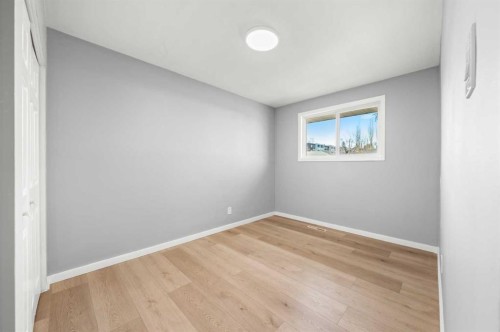 4520 Greenview Drive Ne, Calgary, AB - Indoor Photo Showing Other Room