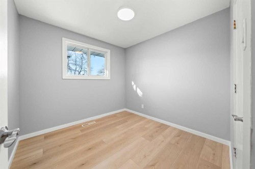 4520 Greenview Drive Ne, Calgary, AB - Indoor Photo Showing Other Room