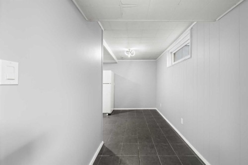 4520 Greenview Drive Ne, Calgary, AB - Indoor Photo Showing Other Room