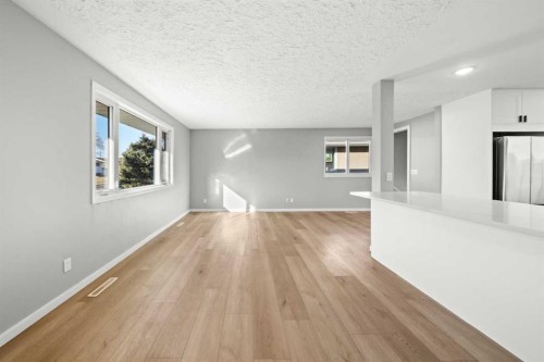 4520 Greenview Drive Ne, Calgary, AB - Indoor