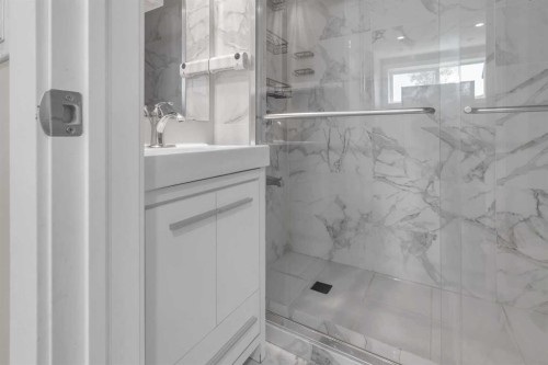 142 Red Embers Gate Ne, Calgary, AB - Indoor Photo Showing Bathroom