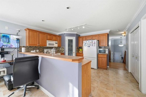 311 Saddlecreek Point Ne, Calgary, AB - Indoor Photo Showing Kitchen
