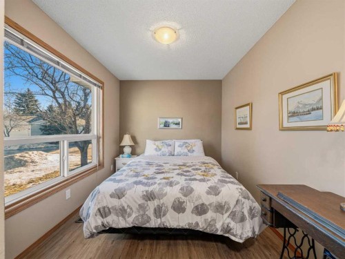 12 Deer Ridge Close Se, Calgary, AB - Indoor Photo Showing Bedroom