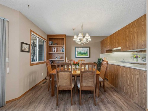 12 Deer Ridge Close Se, Calgary, AB - Indoor Photo Showing Dining Room