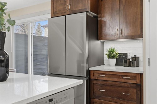 117 Panatella Park Nw, Calgary, AB - Indoor Photo Showing Kitchen