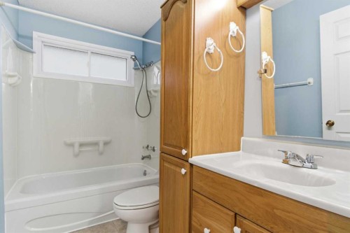 38 Springwood Crescent Se, Airdrie, AB - Indoor Photo Showing Bathroom