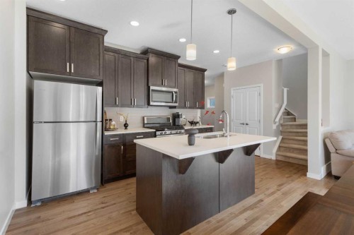 33 Walcrest Way Se, Calgary, AB 