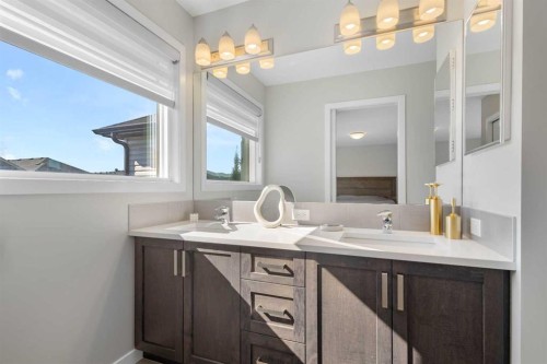 33 Walcrest Way Se, Calgary, AB 