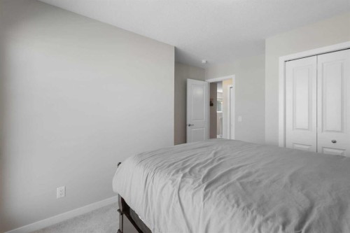 33 Walcrest Way Se, Calgary, AB 