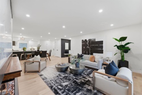 11039 Brae Road Sw, Calgary, AB - Indoor Photo Showing Living Room