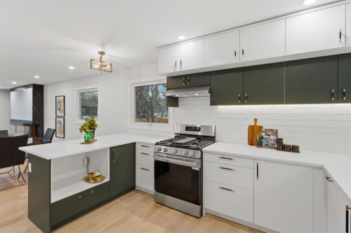 11039 Brae Road Sw, Calgary, AB - Indoor Photo Showing Kitchen