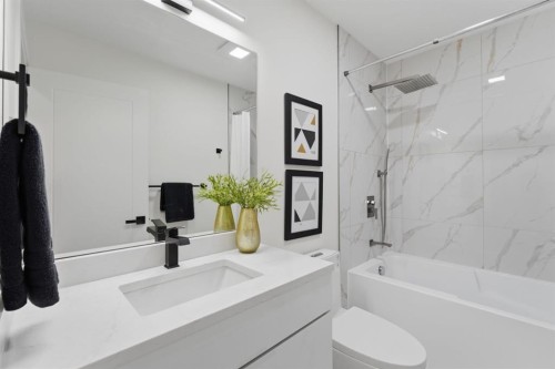 11039 Brae Road Sw, Calgary, AB - Indoor Photo Showing Bathroom