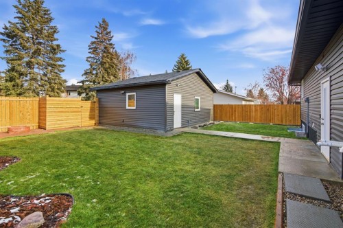 11039 Brae Road Sw, Calgary, AB - Outdoor