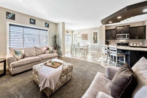 285 Evanspark Gardens Nw, Calgary, AB - Indoor Photo Showing Living Room
