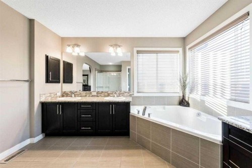 285 Evanspark Gardens Nw, Calgary, AB - Indoor Photo Showing Bathroom