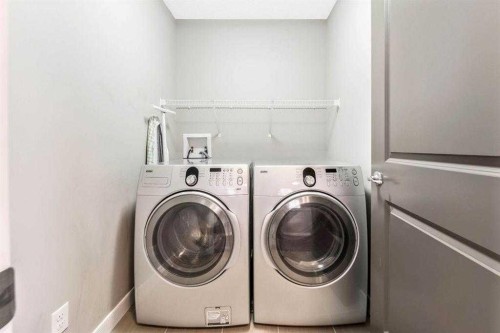 285 Evanspark Gardens Nw, Calgary, AB - Indoor Photo Showing Laundry Room