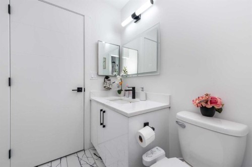 133 Woodbrook Road Sw, Calgary, AB - Indoor Photo Showing Bathroom