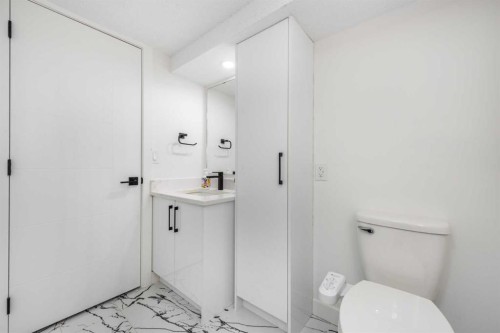 133 Woodbrook Road Sw, Calgary, AB - Indoor Photo Showing Bathroom