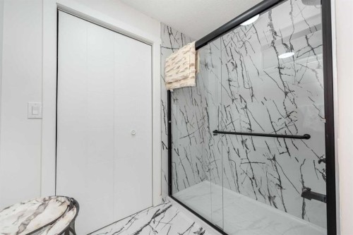 133 Woodbrook Road Sw, Calgary, AB - Indoor Photo Showing Bathroom