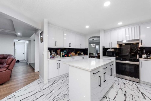 133 Woodbrook Road Sw, Calgary, AB - Indoor Photo Showing Kitchen