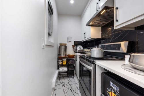 133 Woodbrook Road Sw, Calgary, AB - Indoor Photo Showing Kitchen