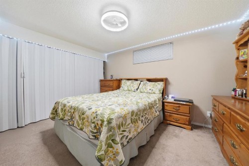 131 San Fernando Crescent Ne, Calgary, AB - Indoor Photo Showing Bedroom