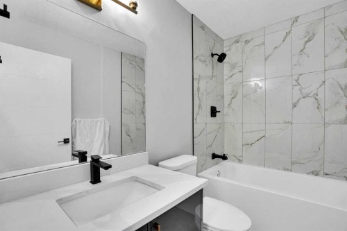 23 Shawmeadows Place Sw, Calgary, AB - Indoor Photo Showing Bathroom