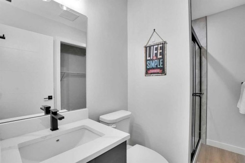 23 Shawmeadows Place Sw, Calgary, AB - Indoor Photo Showing Bathroom