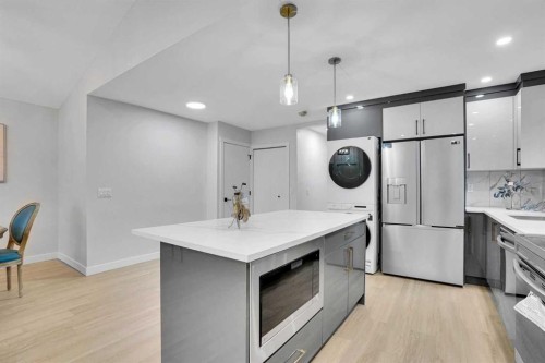 23 Shawmeadows Place Sw, Calgary, AB - Indoor Photo Showing Kitchen With Upgraded Kitchen