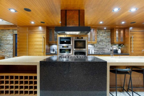 738 Crescent Road Nw, Calgary, AB - Indoor Photo Showing Kitchen With Upgraded Kitchen