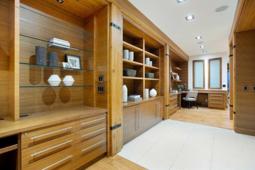 738 Crescent Road Nw, Calgary, AB - Indoor Photo Showing Other Room