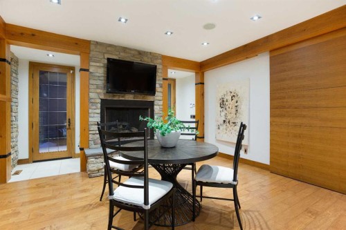738 Crescent Road Nw, Calgary, AB - Indoor Photo Showing Dining Room