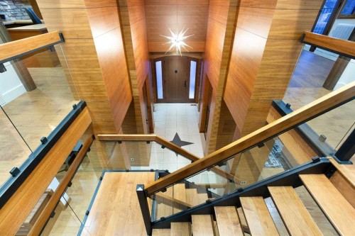 738 Crescent Road Nw, Calgary, AB - Indoor Photo Showing Other Room