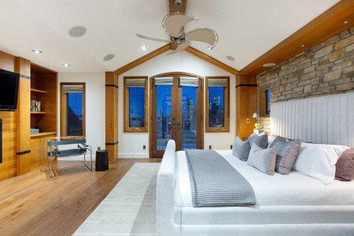 738 Crescent Road Nw, Calgary, AB - Indoor Photo Showing Bedroom