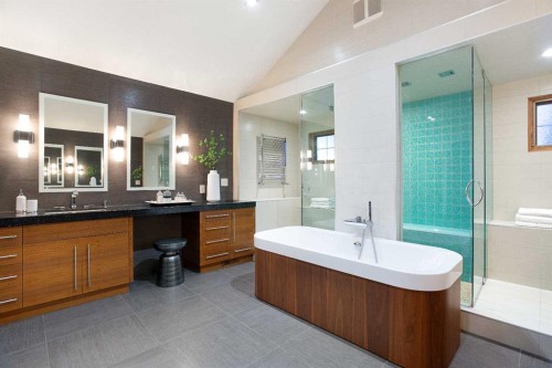 738 Crescent Road Nw, Calgary, AB - Indoor Photo Showing Bathroom