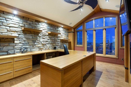 738 Crescent Road Nw, Calgary, AB - Indoor Photo Showing Other Room