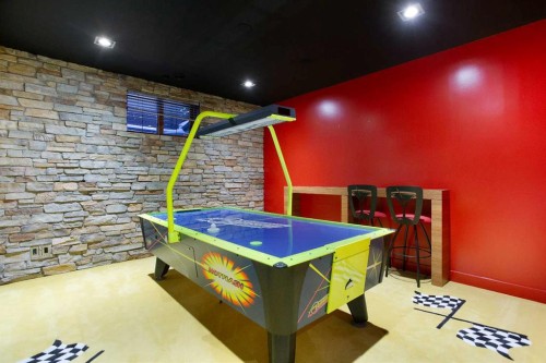 738 Crescent Road Nw, Calgary, AB - Indoor Photo Showing Other Room