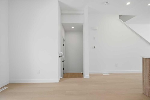 8814 48 Street Ne, Calgary, AB - Indoor Photo Showing Other Room