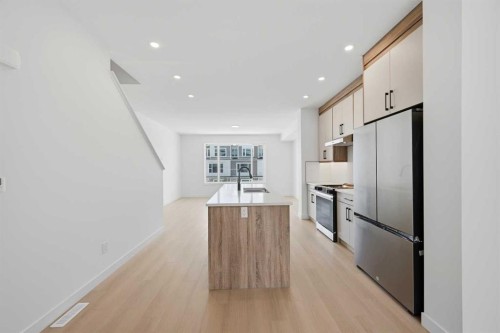 8814 48 Street Ne, Calgary, AB - Indoor Photo Showing Kitchen With Upgraded Kitchen