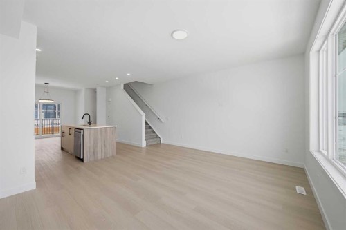 8814 48 Street Ne, Calgary, AB - Indoor Photo Showing Other Room